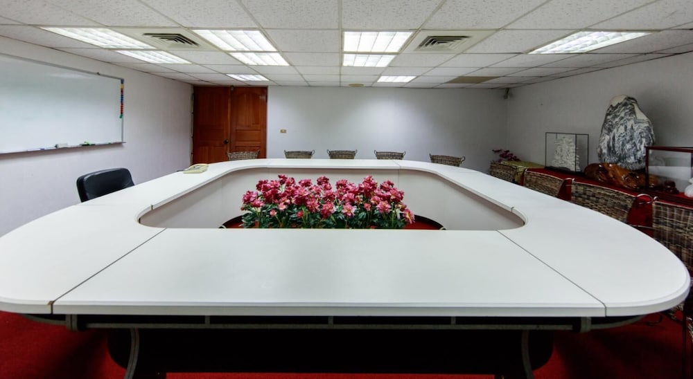 Chungli Business Hotel 44/48