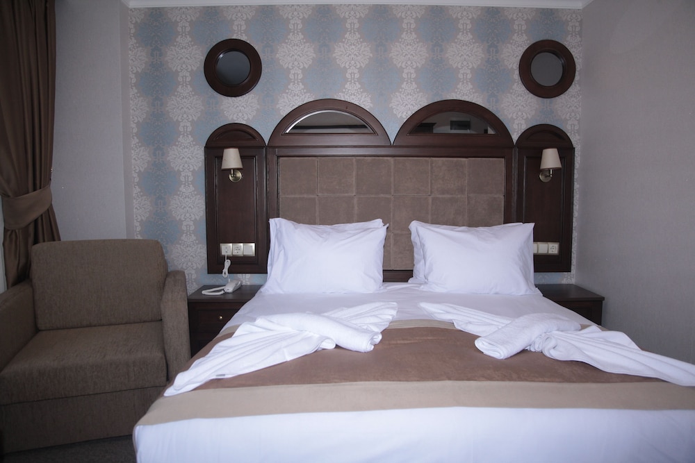 Golden Pen Hotel 15/45