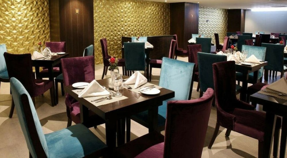 Avari Xpress Islamabad 30/42