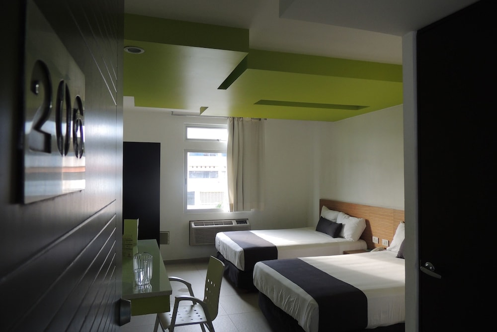 Nu Hotel 24/62