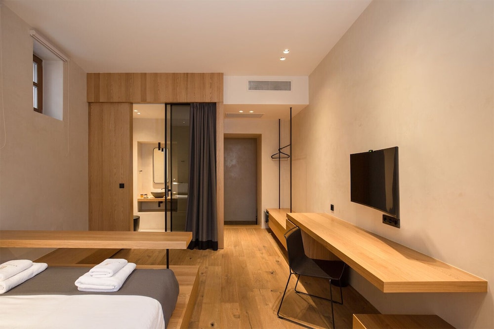 Monastery Estate House 12/47