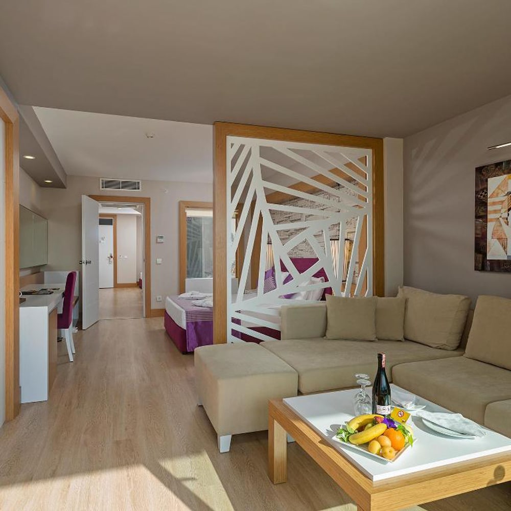 Tui Magic Life Jacaranda 43/68
