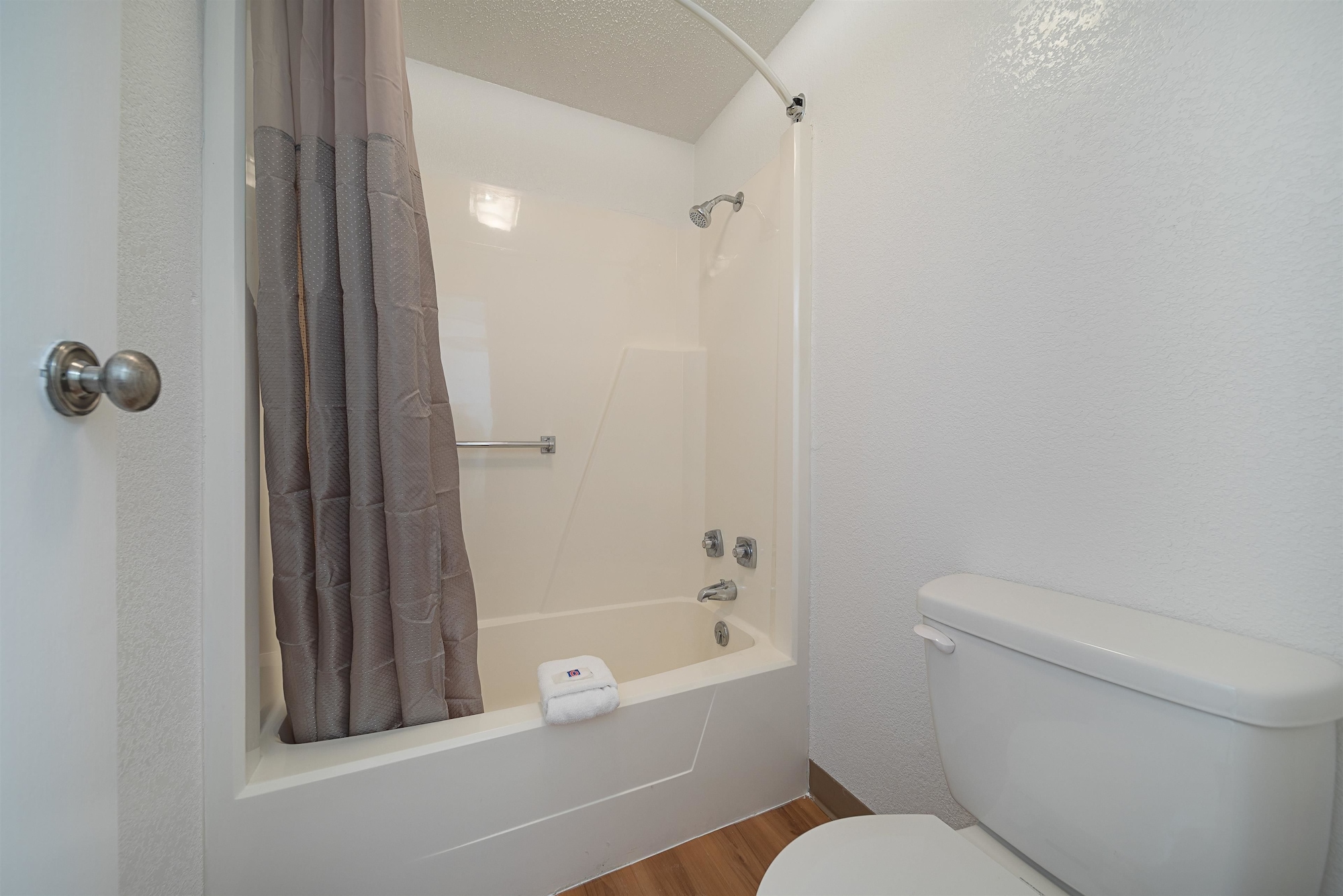 غرفة قياسية بسريرين كوين للمدخنين، Motel6 Hamburg, NY 5/5