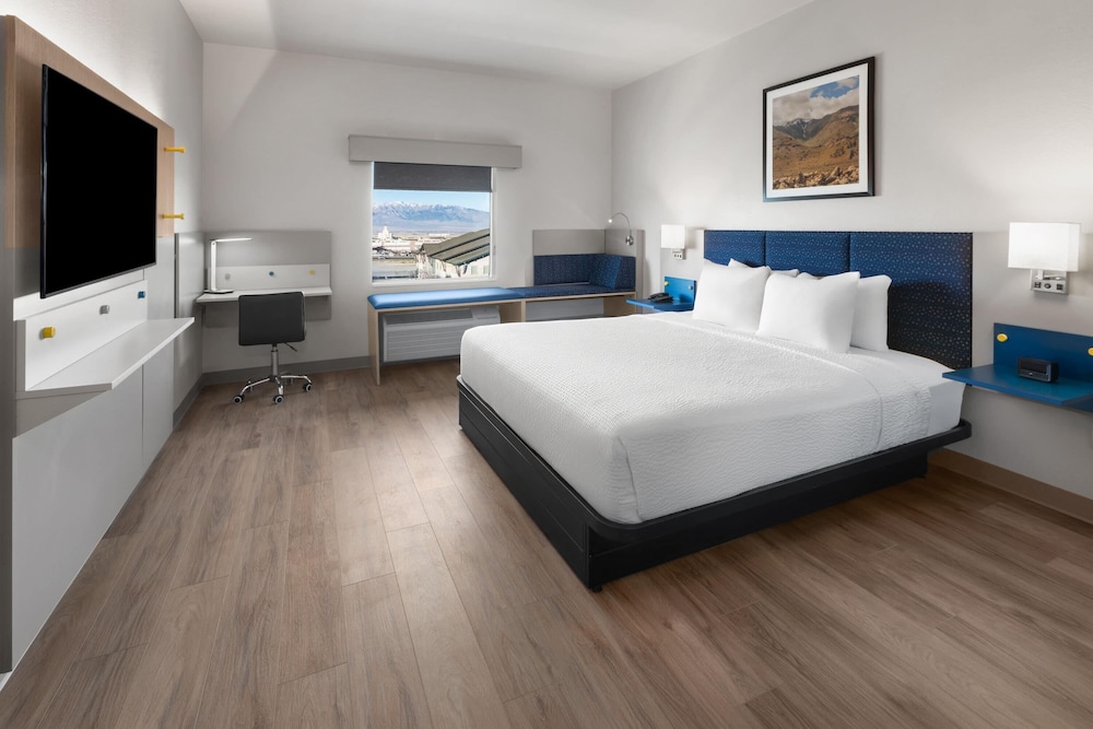 Microtel Inn & Suites by Wyndham Tooele 11/46