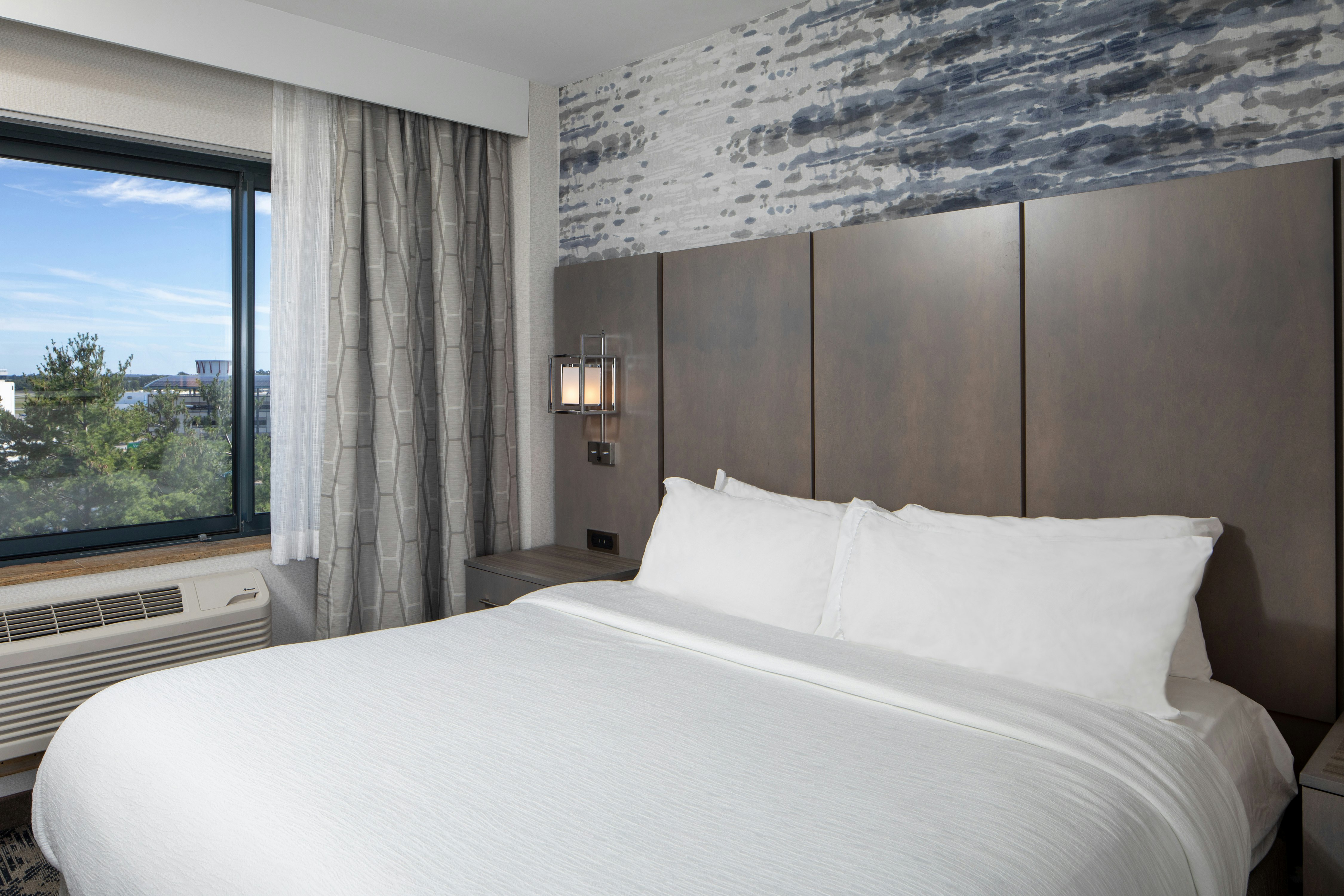 Room, King Bed, Airport View