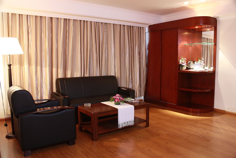 Lux Riverside Hotel & Apartment 81/99
