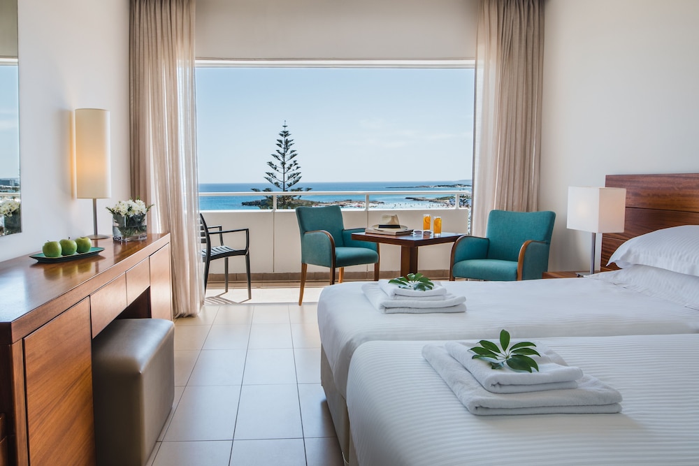 Nissi Beach Resort 24/75