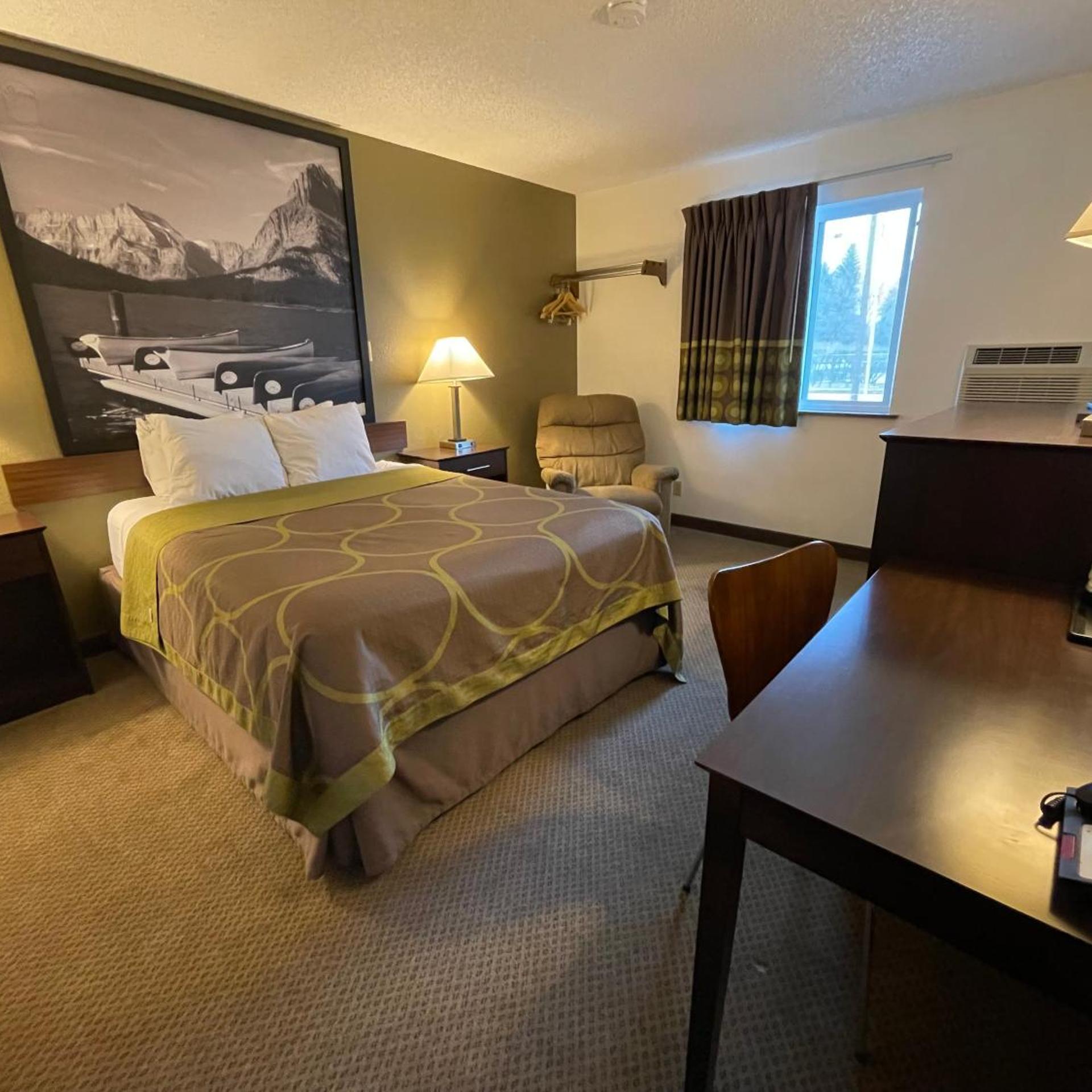 غرفة بسرير كوين، Studio 1 Hotel and Extended Stay Missoula 6/10
