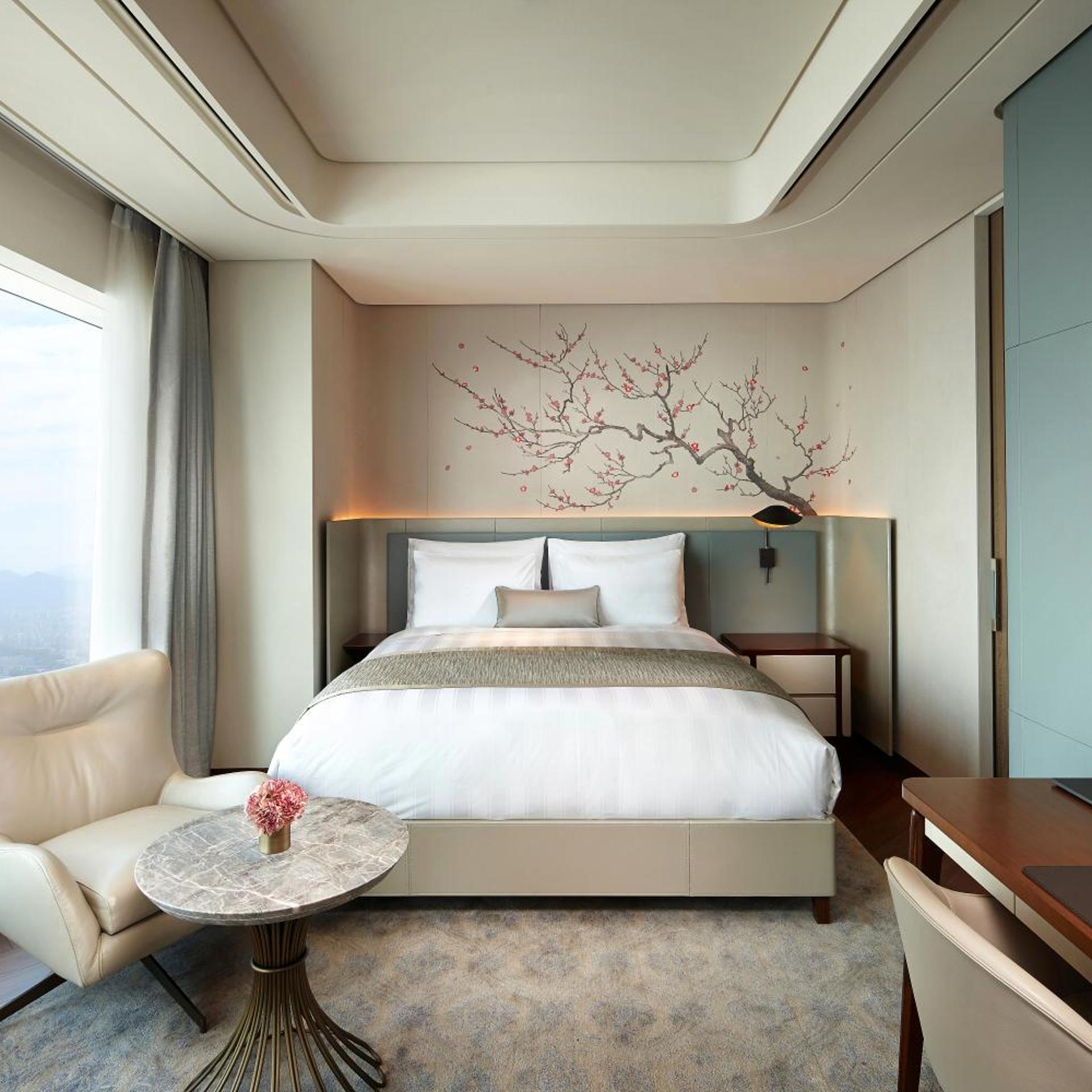 GRAND, DELUXE, DOUBLE BED, BATHTUB
