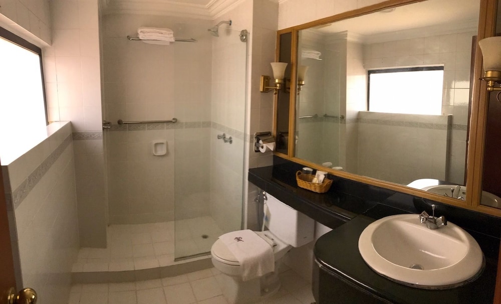 The Executive Hotel 21/25