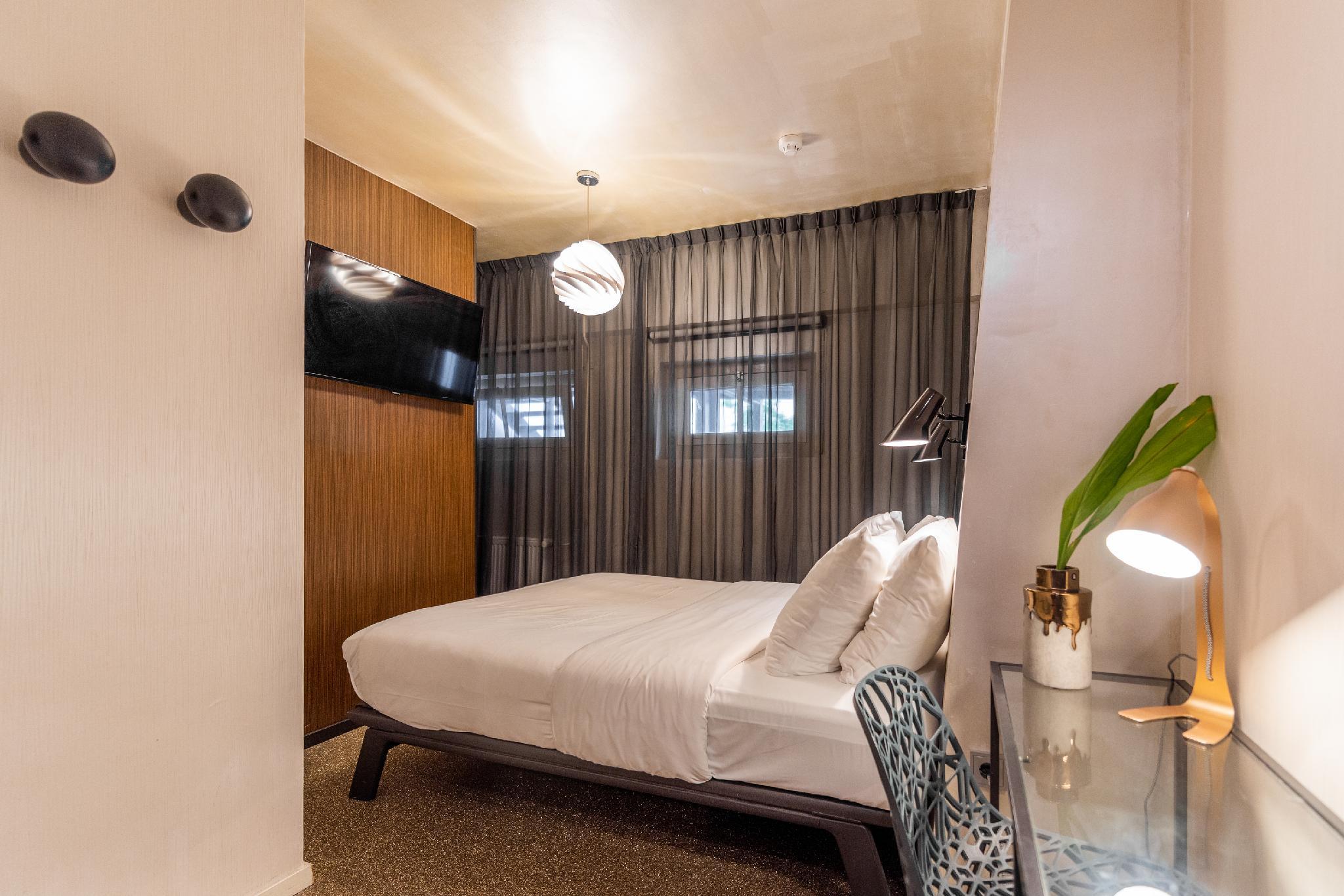 Basement, Double Bed