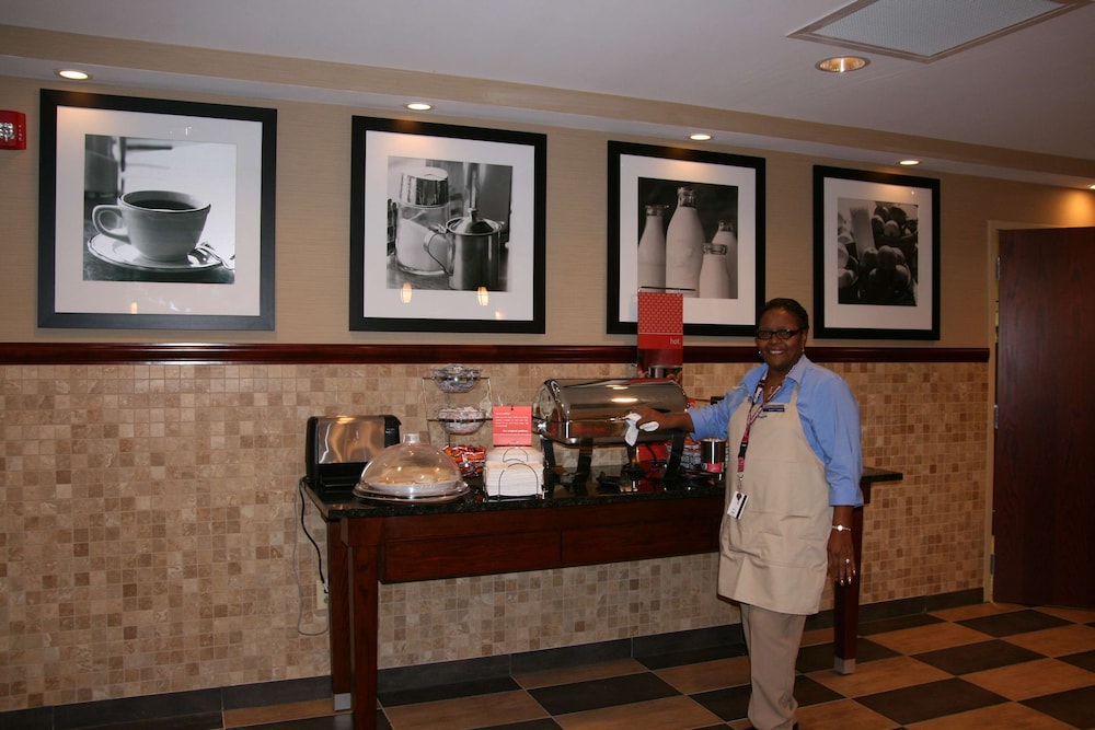 Hampton Inn Suites West Point Ms 20/26