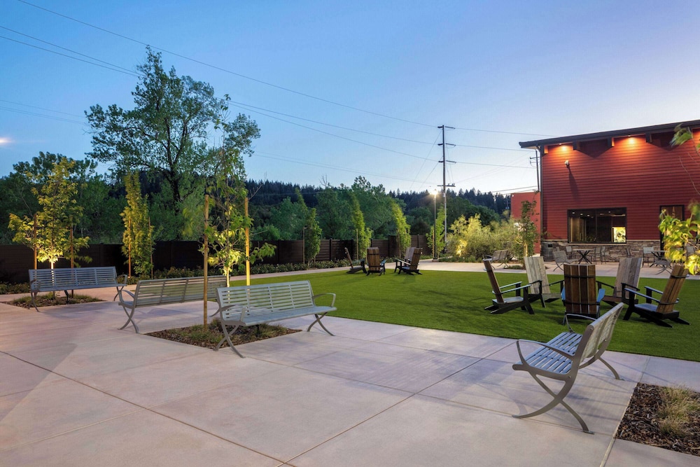 Wyndham Garden Redwood Valley/Ukiah 27/50
