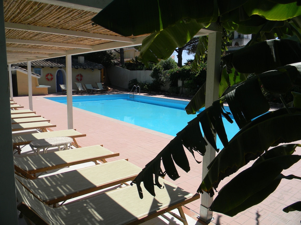 IS BENAS COUNTRY LODGE 5/63