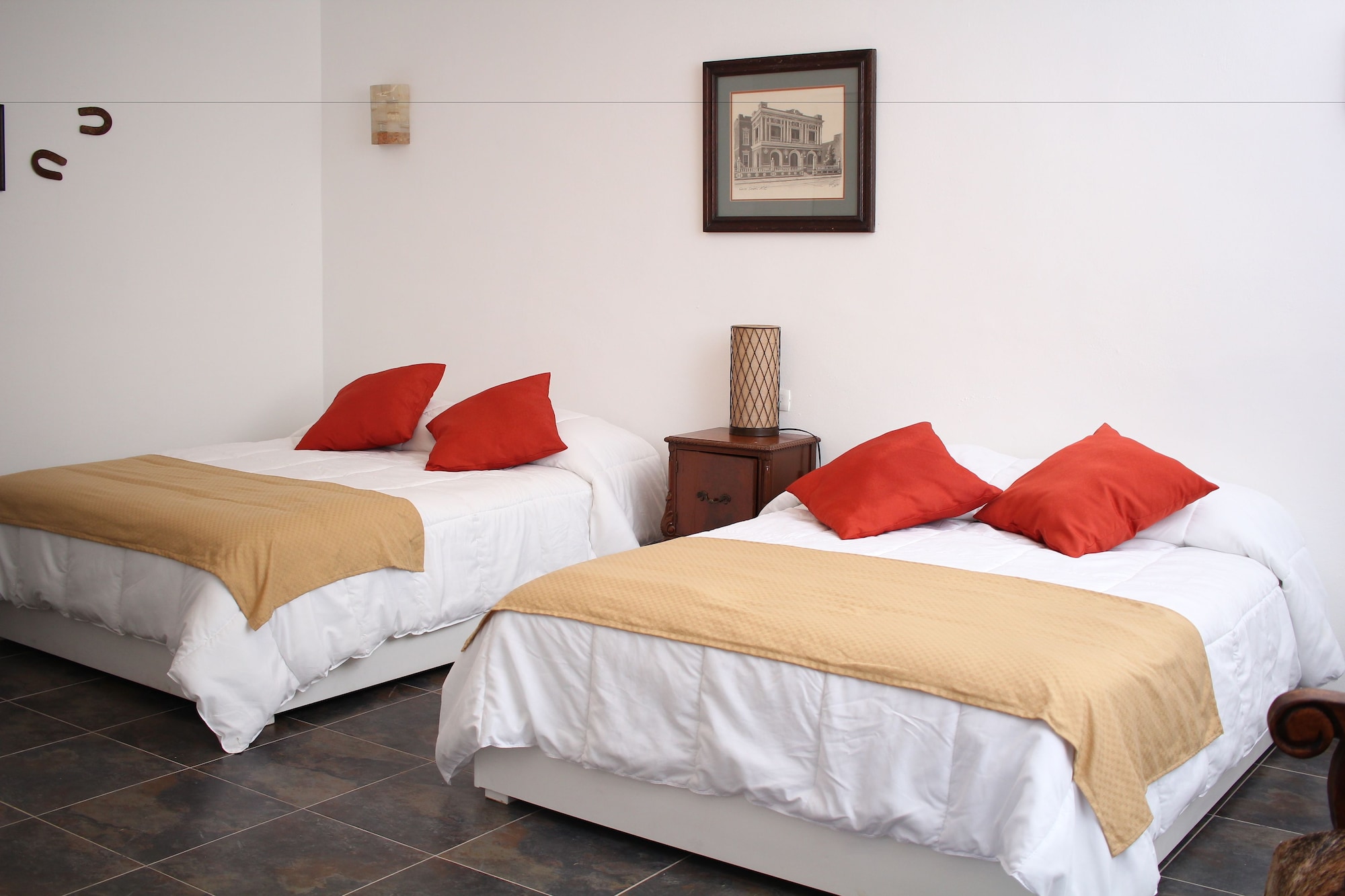 ROOM, DOUBLE BED