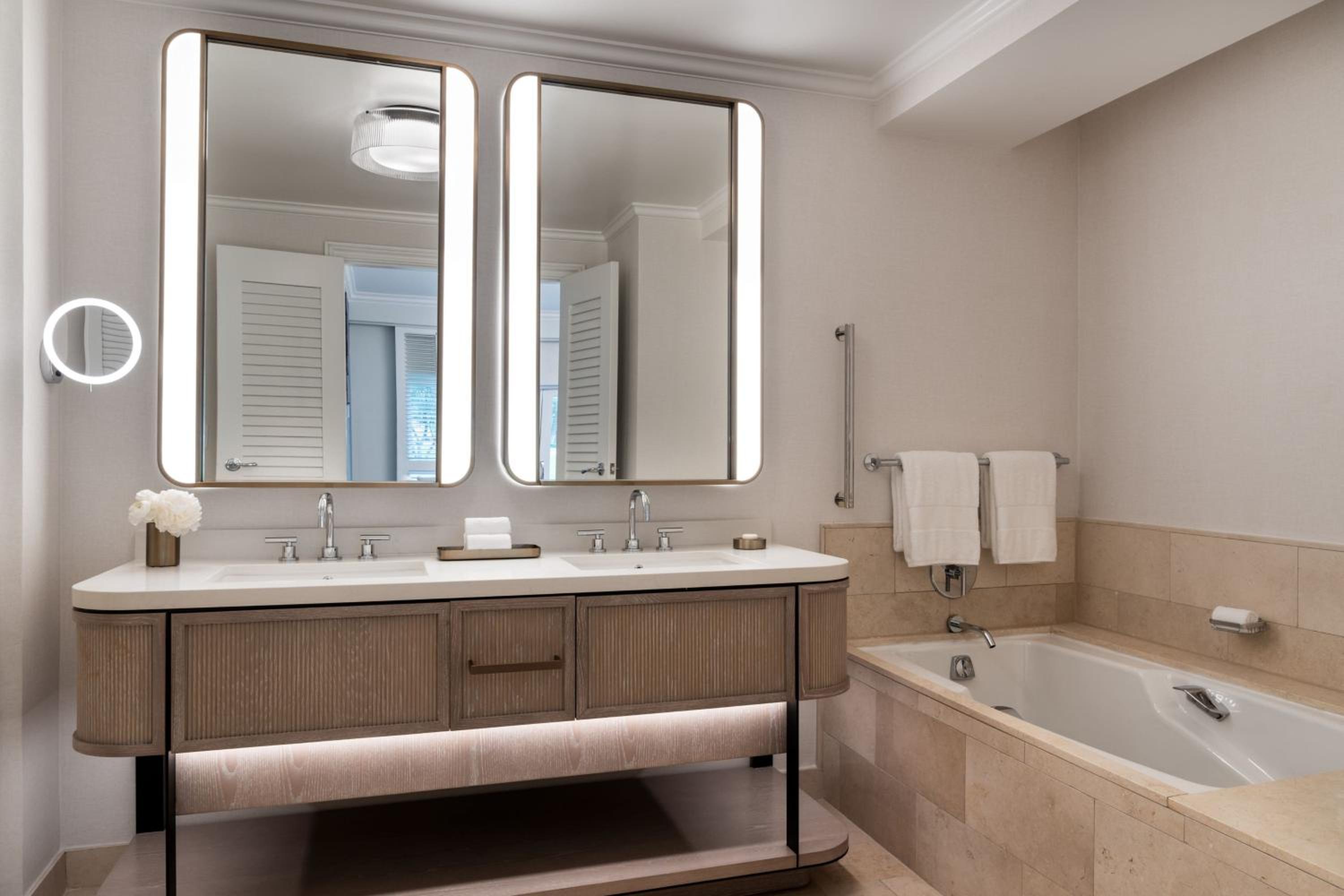 Club, Suite, Villa, King Bed, Balcony, Club Lounge Access
