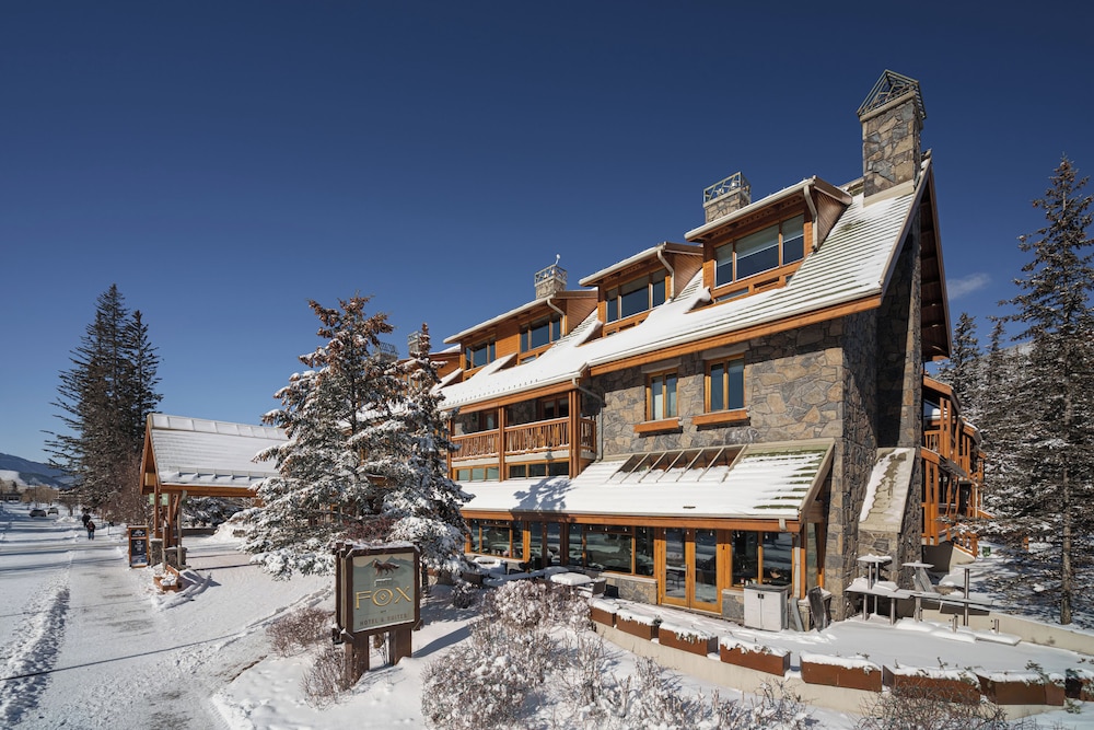 Fox Hotel & Suites 59/63