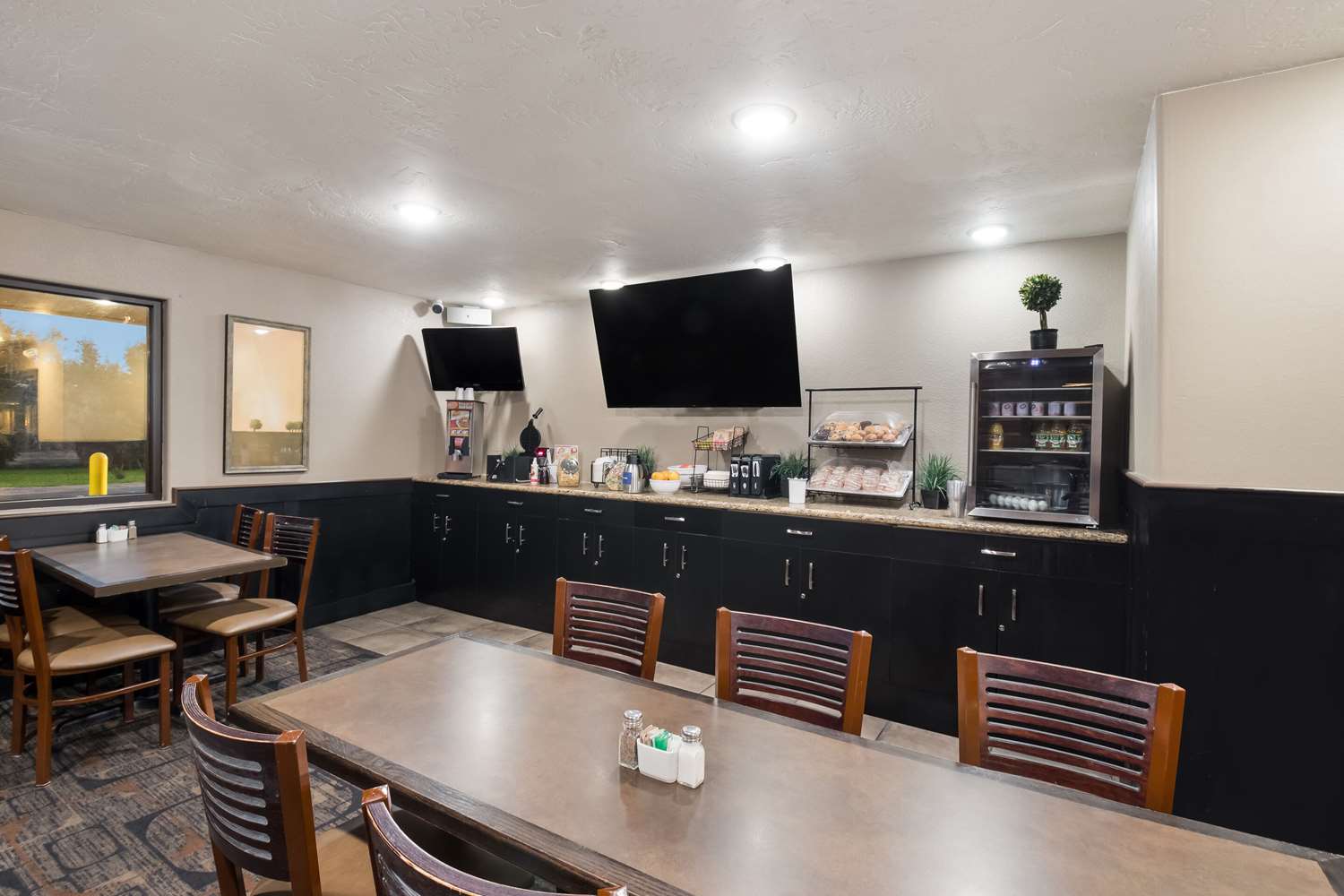 restaurant cafeteria