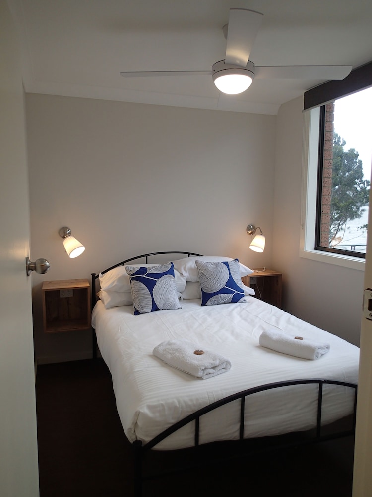 DUNGOWAN HOLIDAY ACCOMODATION 30/75