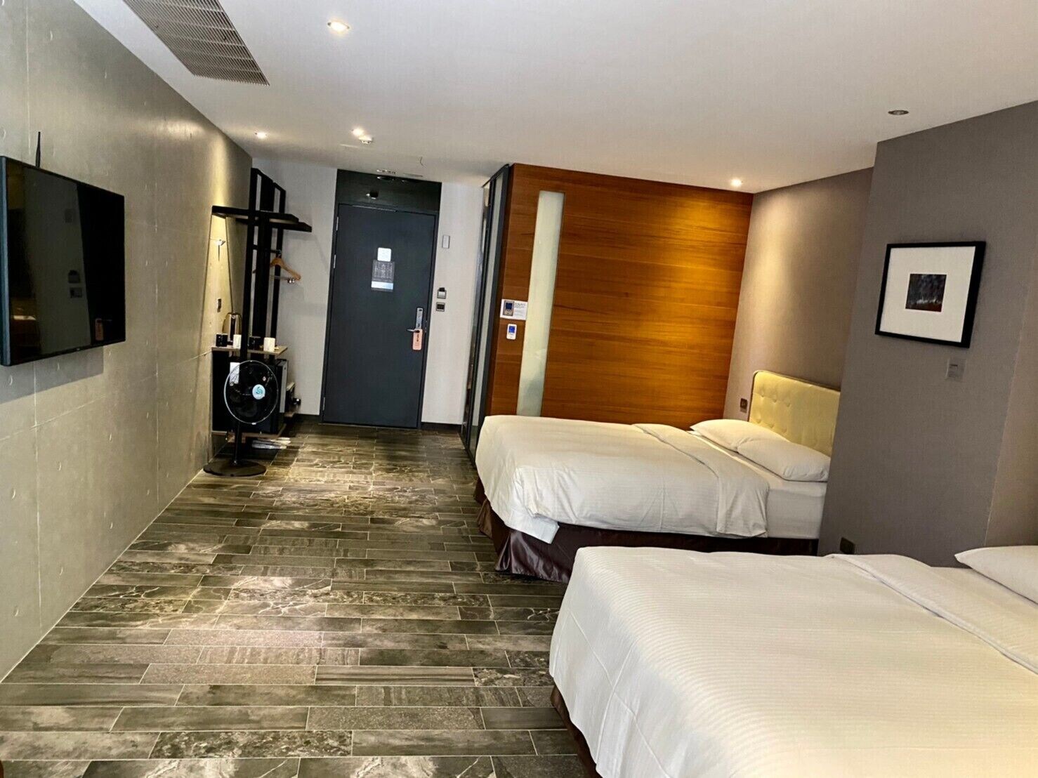 DELUXE, FAMILY, QUEEN BED