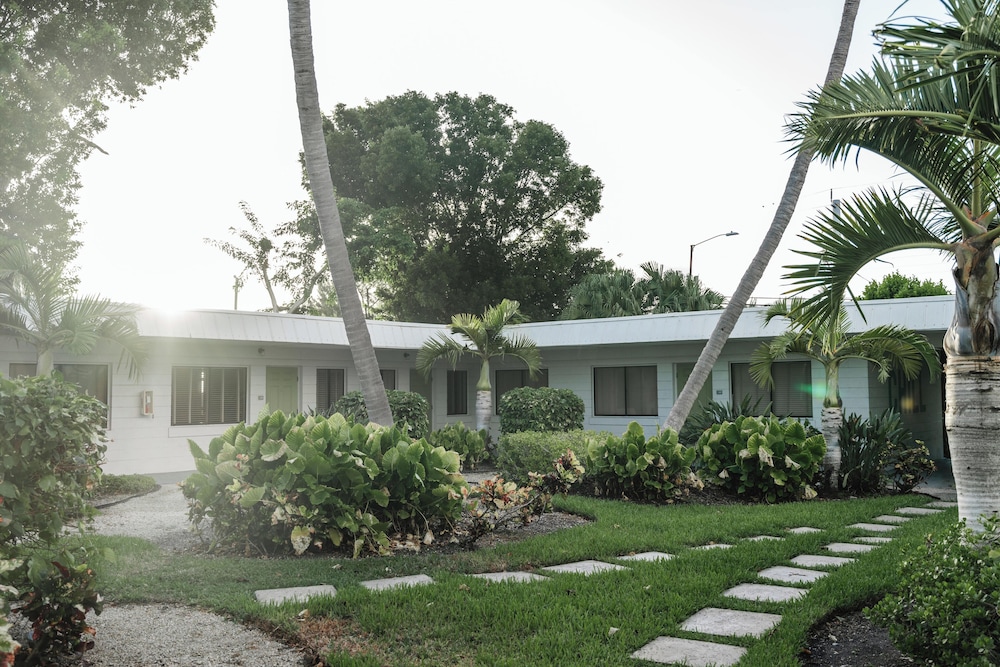 Hadley House Resort 57/64