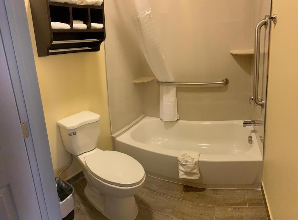 HomeStay Inn & Suites Edinburg 19/21