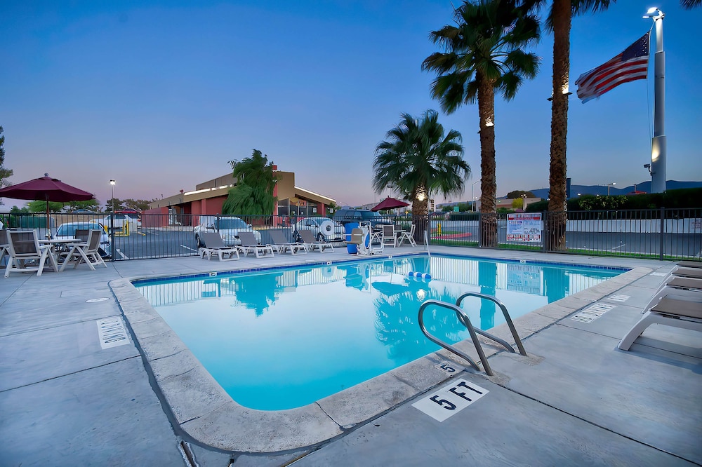 Motel6 Palmdale, CA 55/60