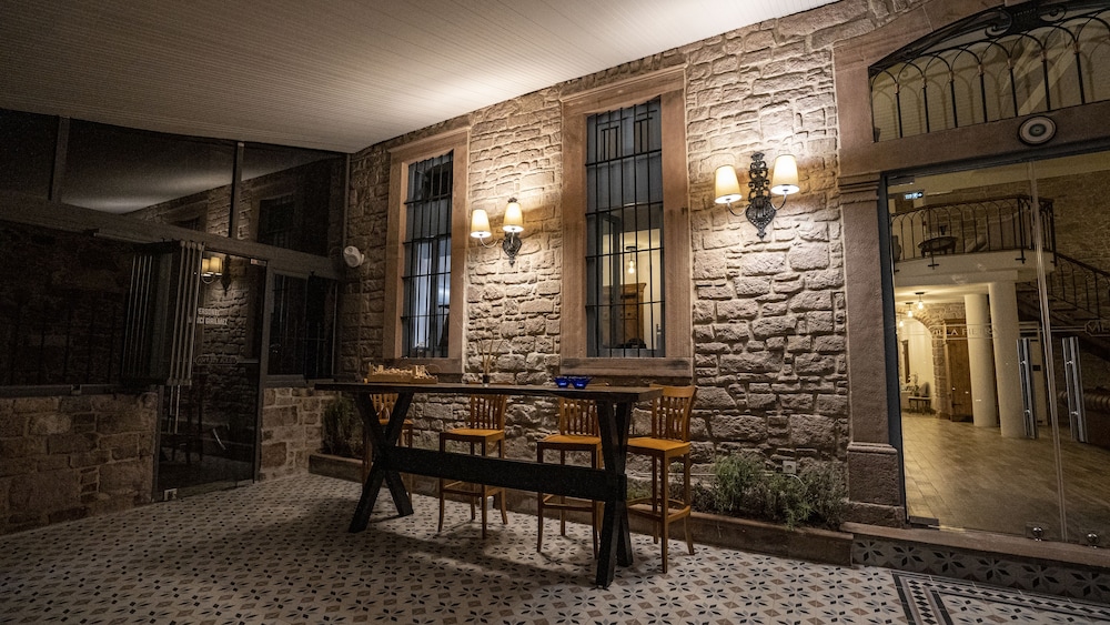 Sizmahan Hotel 60/64
