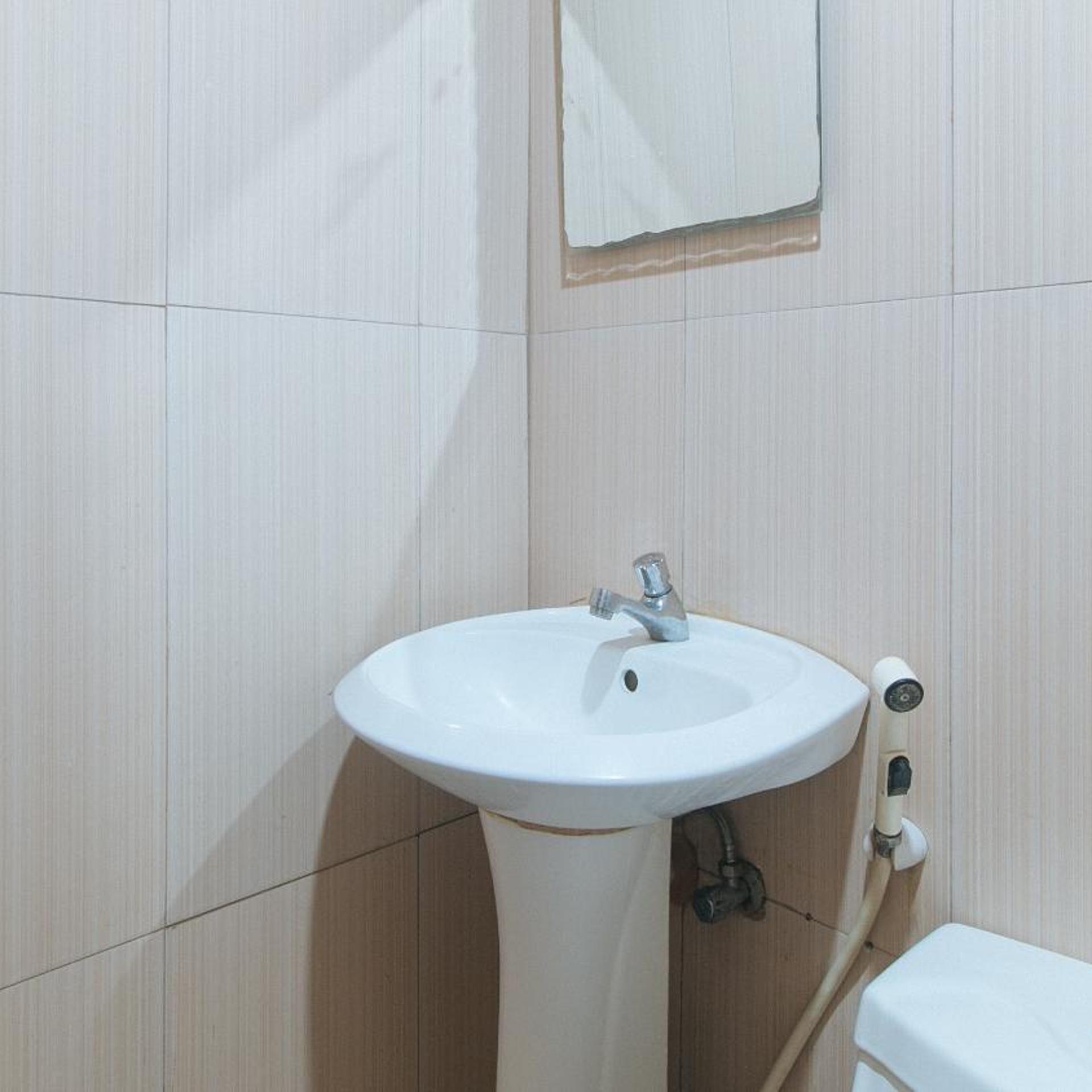 OYO 717 Ranchotel Bayanan 50/50