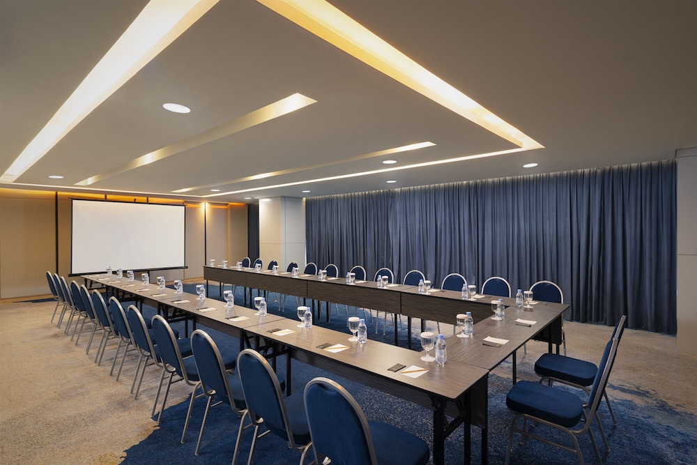ANARA AIRPORT HOTEL 33/35