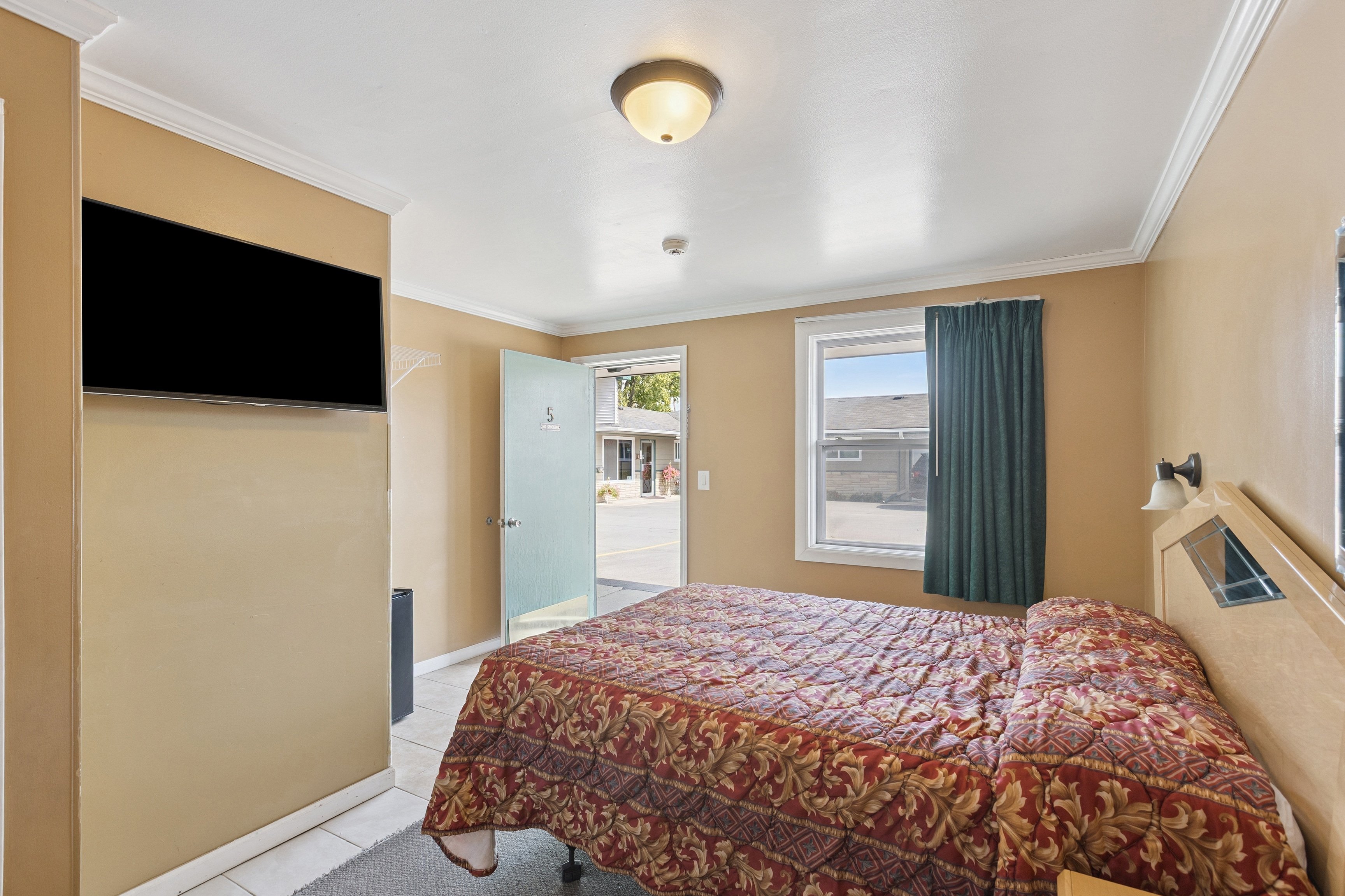 Currys Motel by OYO Saginaw MI 19/39