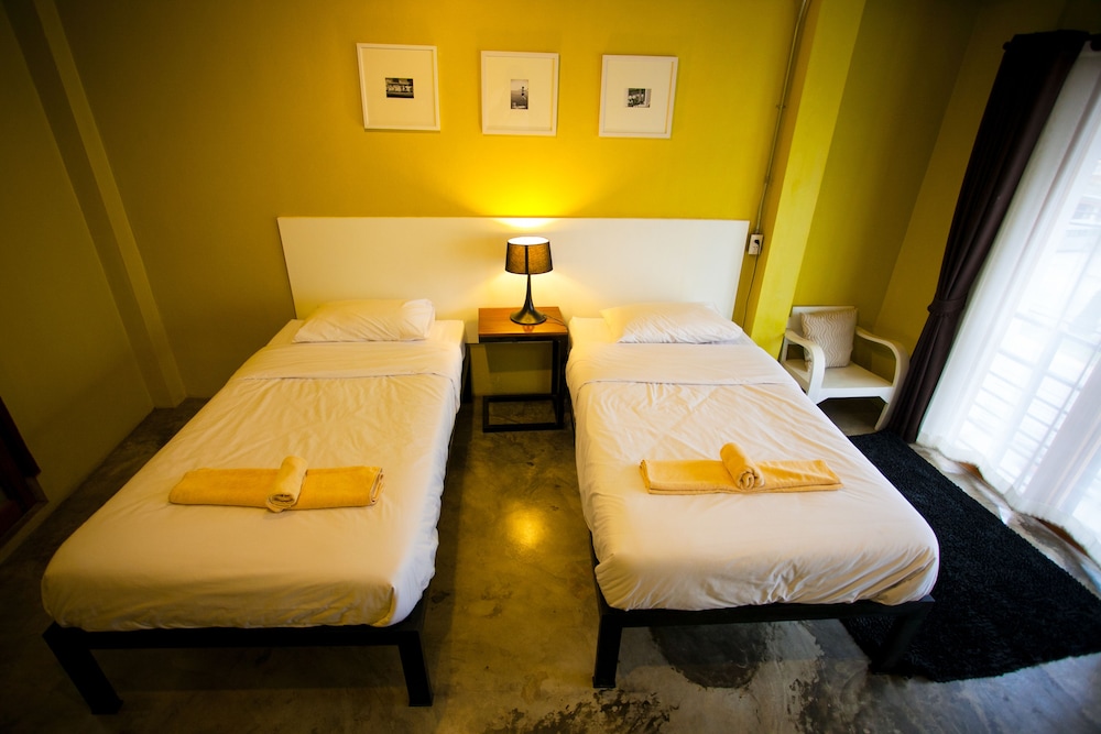 ROOM, DOUBLE BED
