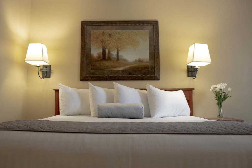 Portlander Inn and Marketplace 42/58