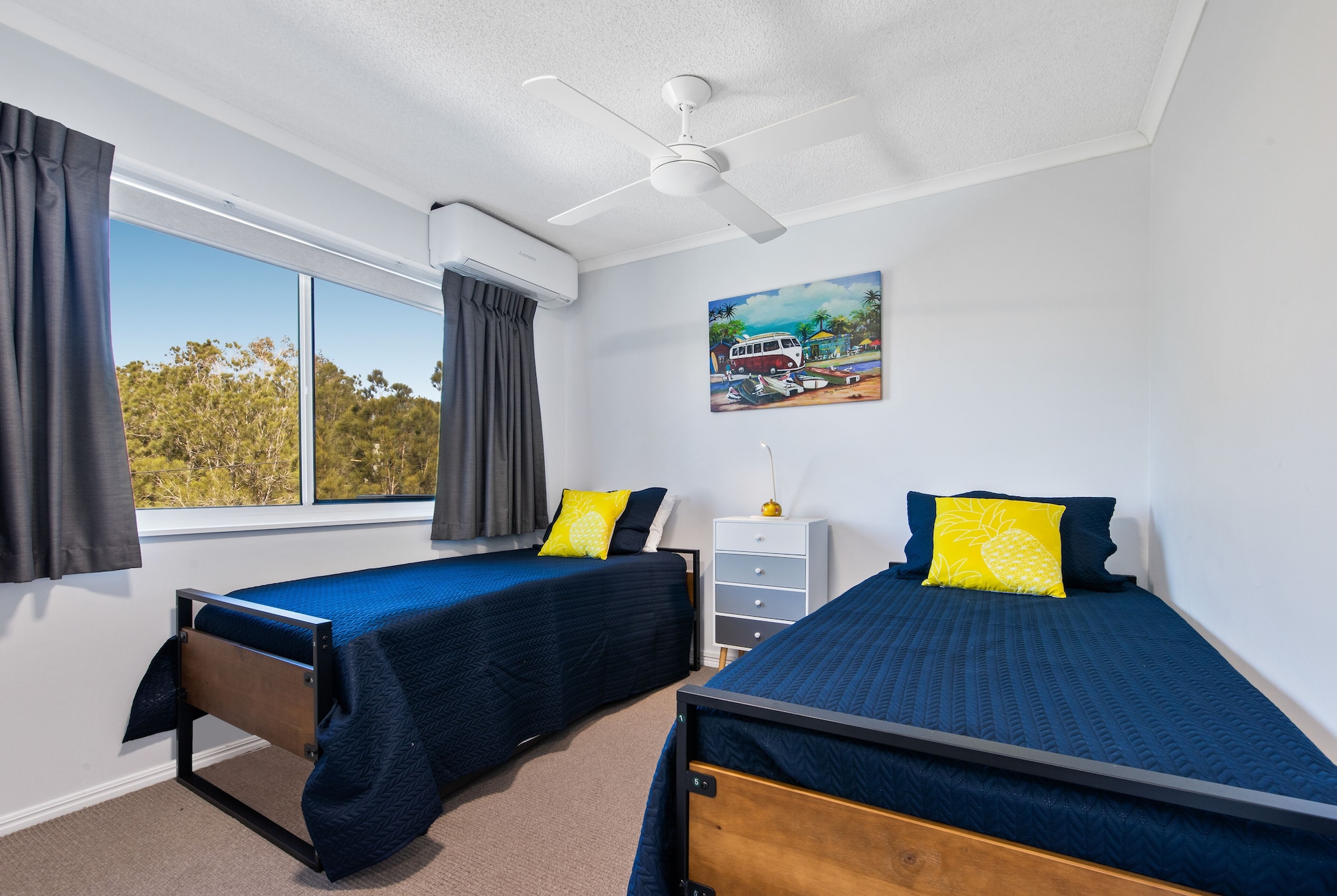 3 Bedrooms, Apartment, 2 Queen and Twin Beds, River View, Hot Tub