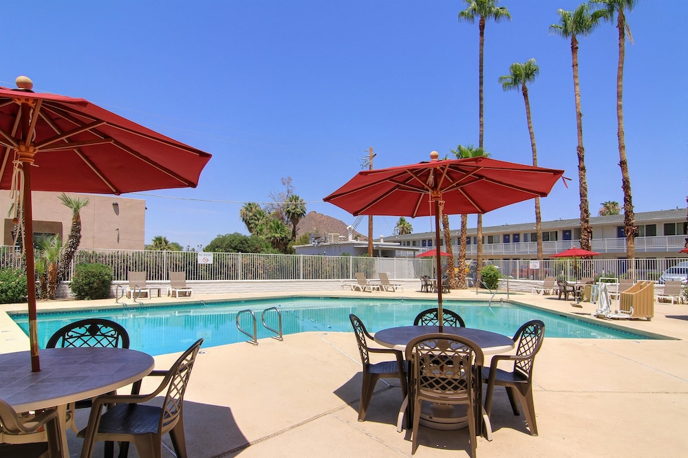 Motel6 Scottsdale, AZ - Old town Scottsdale/Fashion Square 8/40