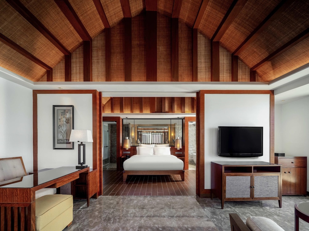 Pullman Oceanview Sanya Bay Resort and Spa 53/76