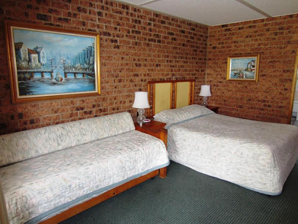 Wayfarer Motel 10/23