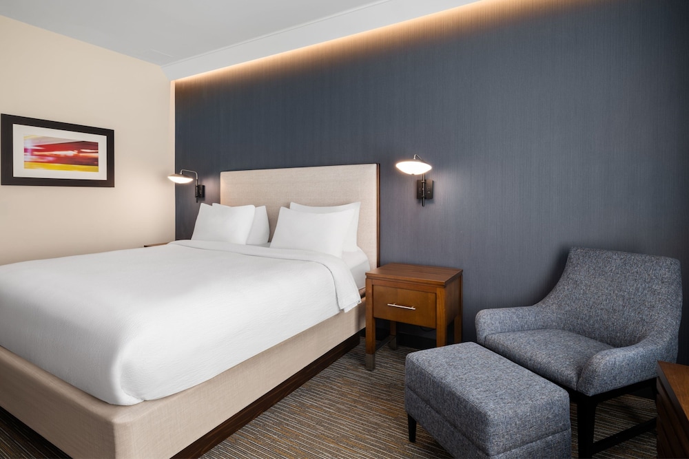 Courtyard by Marriott Seattle SeaTac Airport 15/49