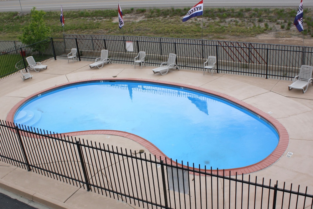 Econo Lodge Salina 21/38