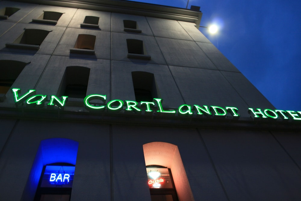 Van Cortlandt Hotel 1/48