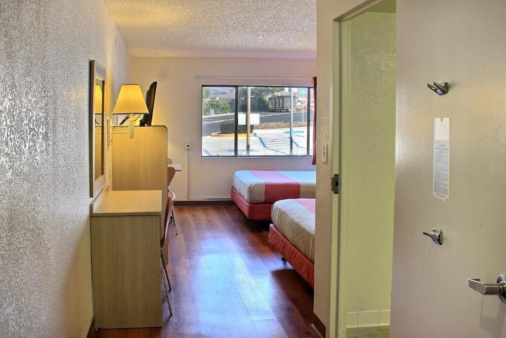 Motel6 San Simeon, CA - Hearst Castle Area 44/63