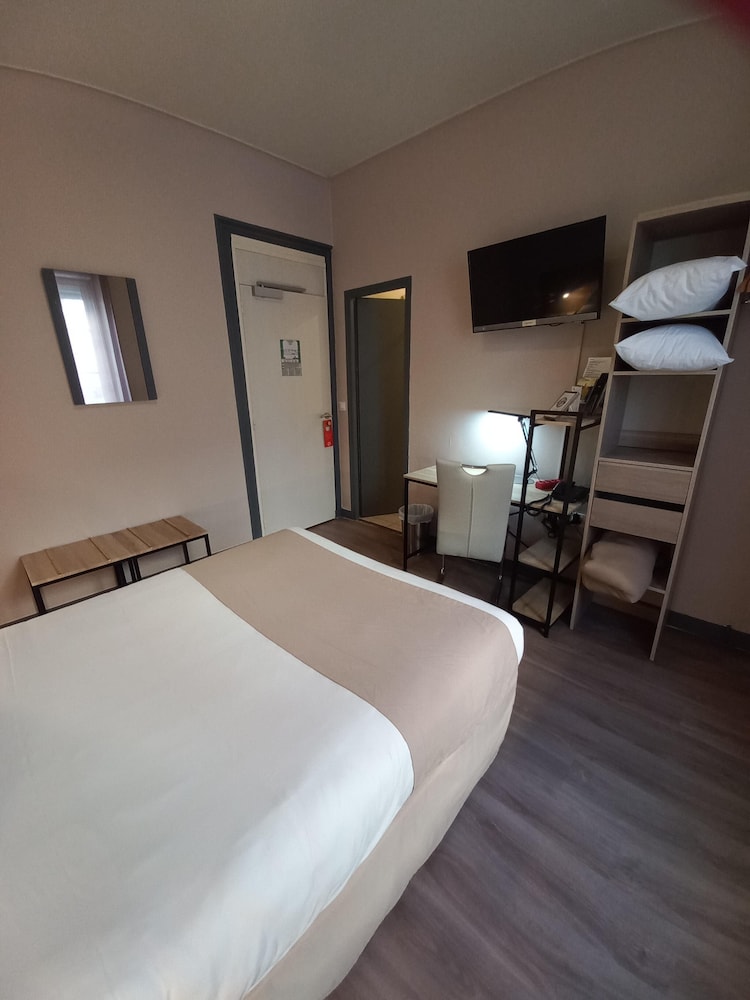 P'TIT DEJ-HOTEL COGNAC LA RESIDENCE 16/47