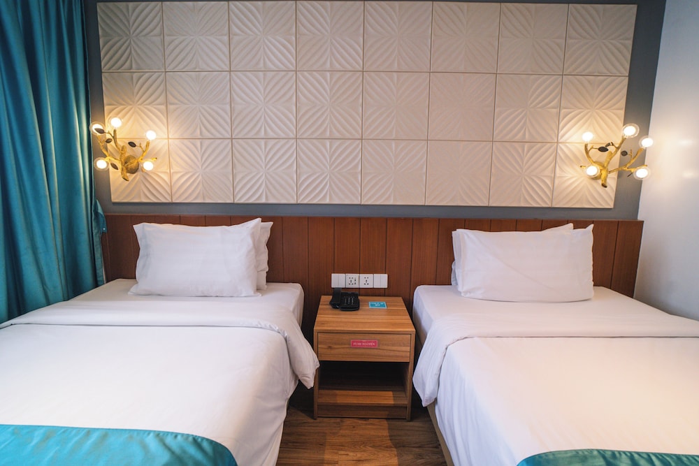 Supreme, Twin Beds, Balcony، The Orchard Hotel Baguio 3/6