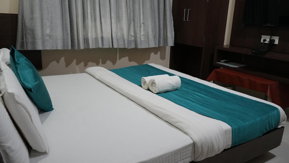 Oyo 4116 Hotel Satyug 12/25