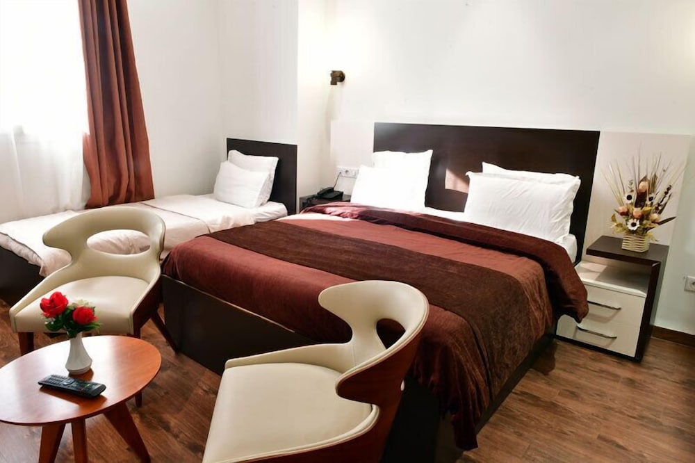ROOM, TRIPLE