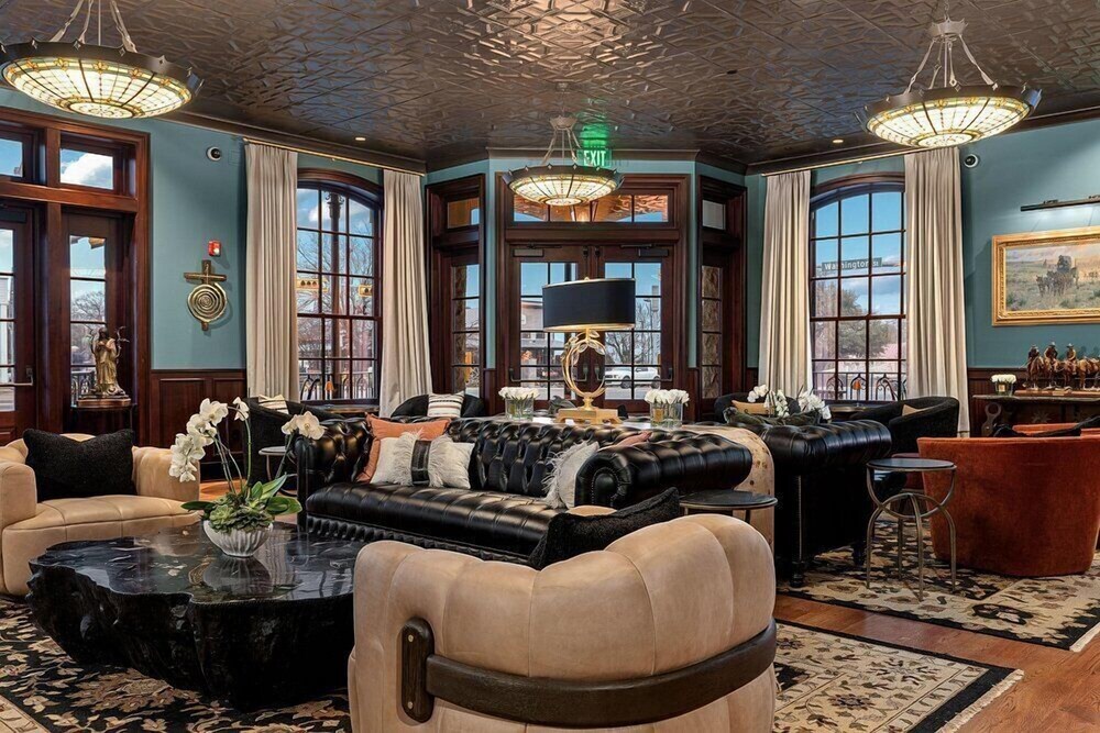 Emigrant Boutique Hotel 23/28