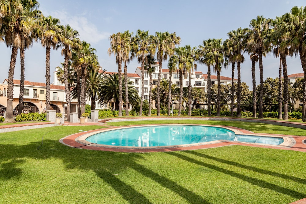 Cape Town City Accommodation the Island Club 32/69