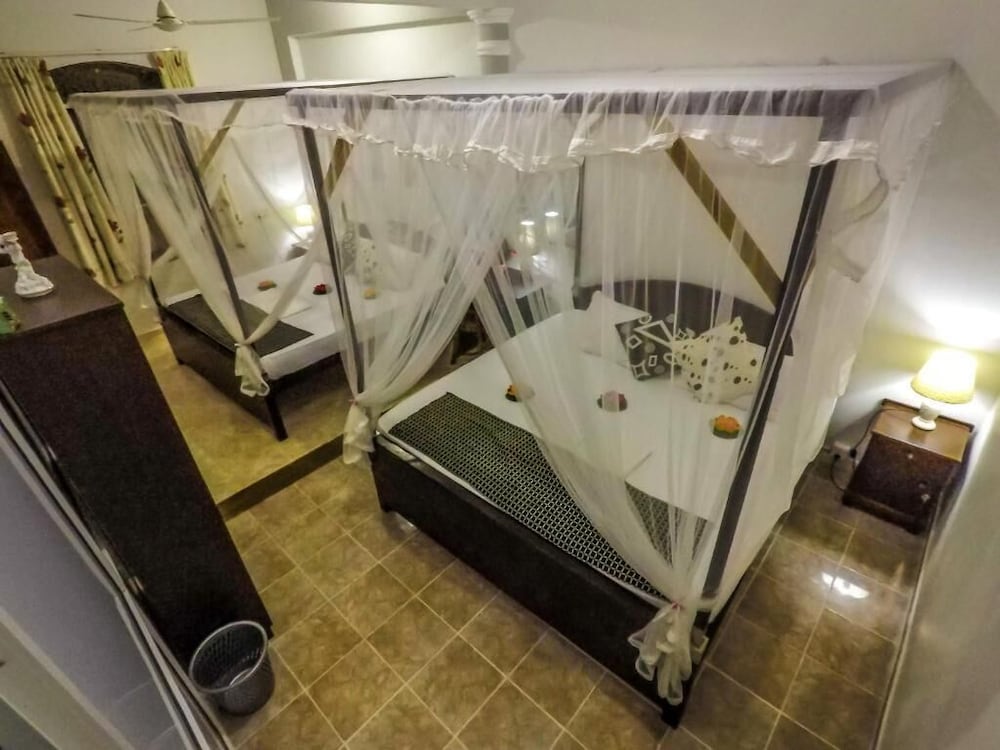 Mrs Wijenayake's Beach Haven Guest House 23/34