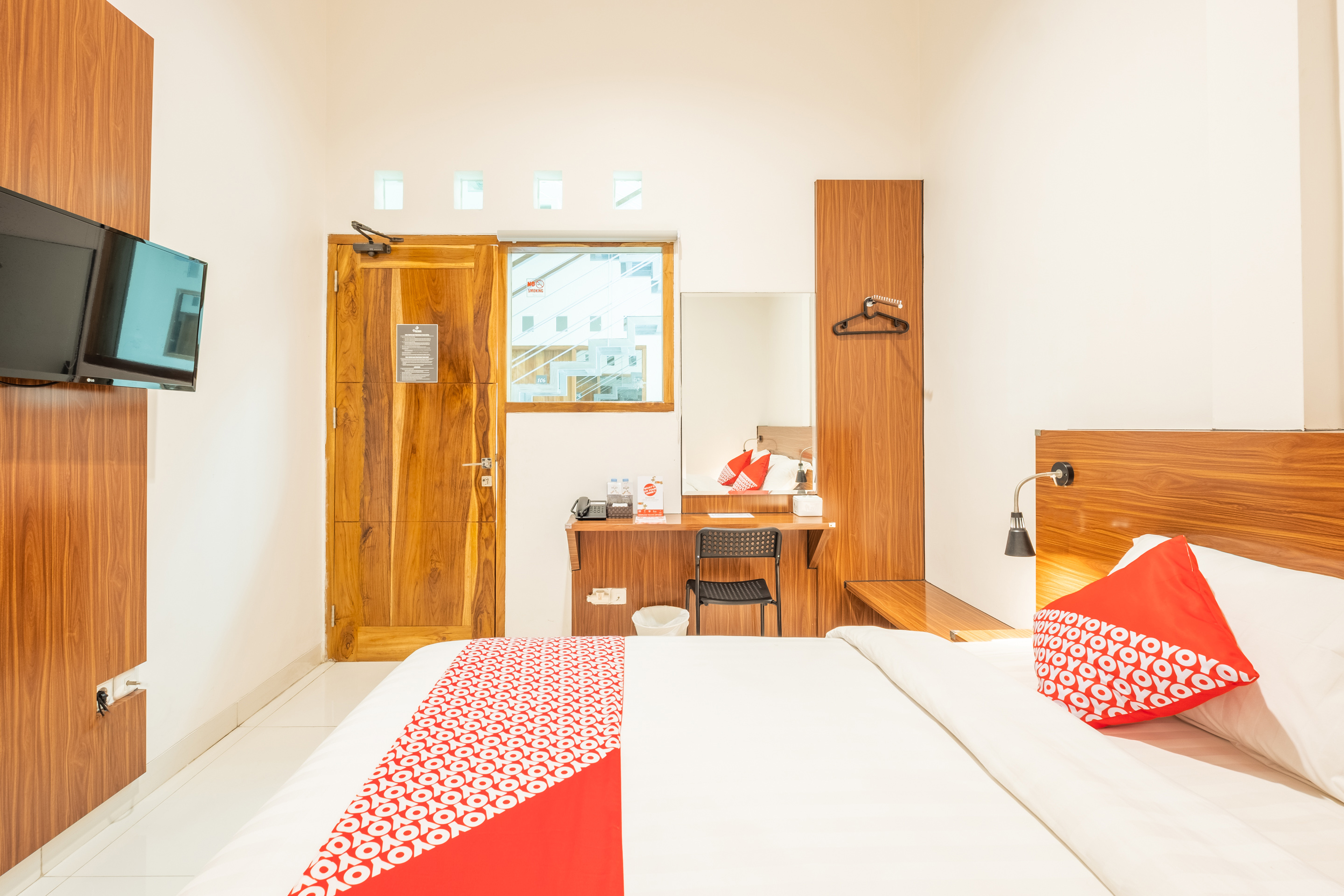 OYO 1308 Darmo Residence 6/27