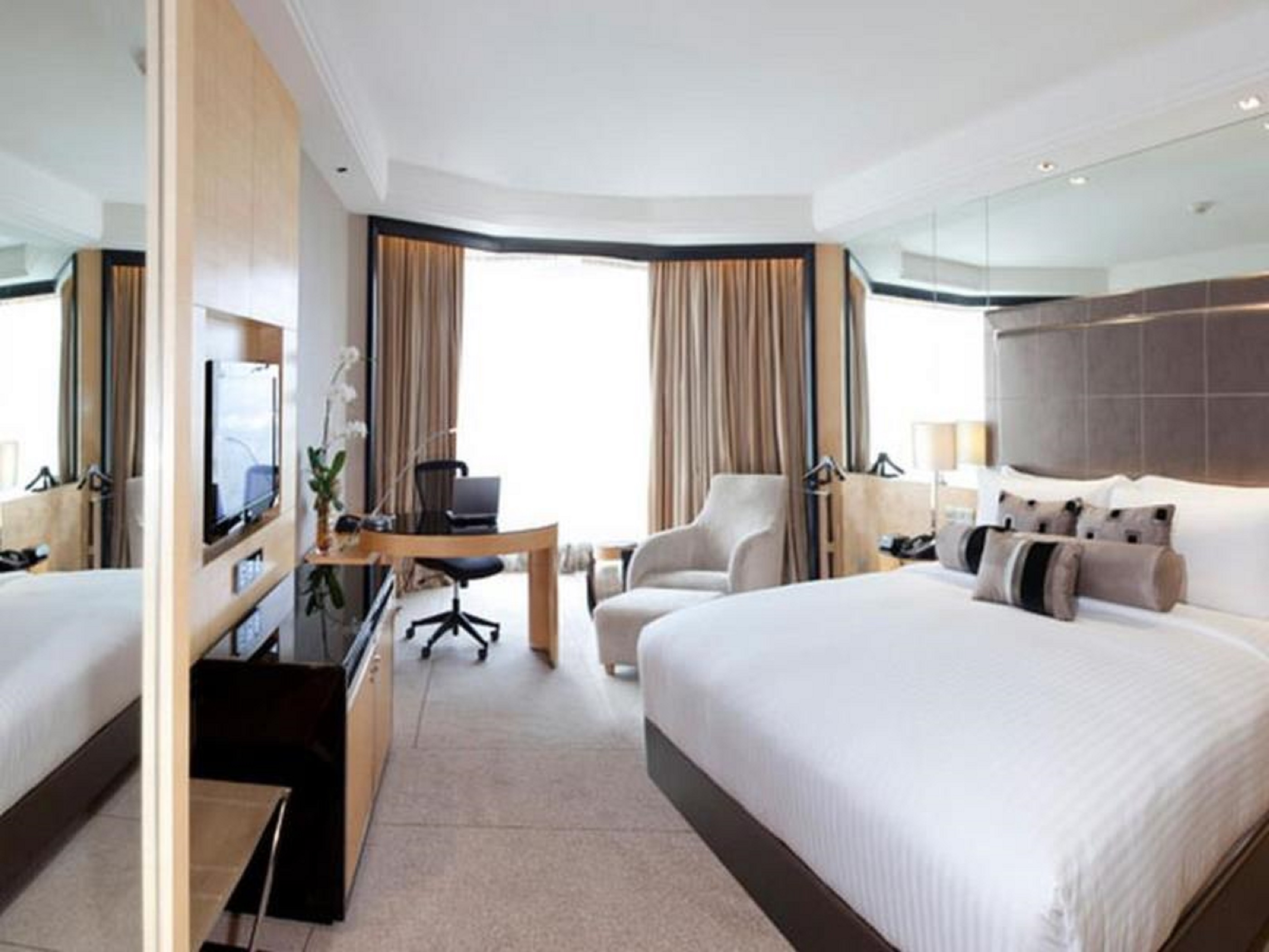 Club, Double Bed